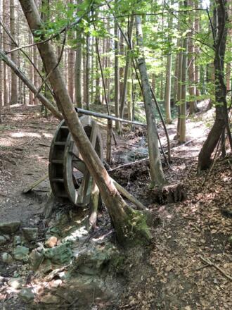 Mühle am Wanderweg Richtung Gebertsham