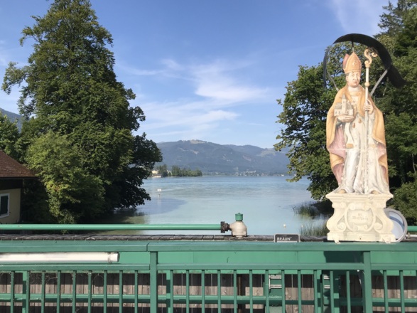 Dammbrücke mit heiligem Wolfgang