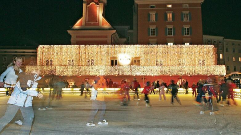 Eislaufen am Mozartplatz