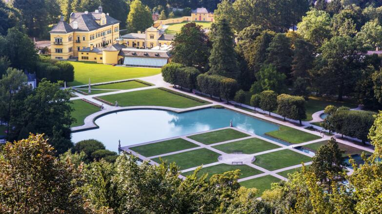 Schloss Hellbrunn mit Wasserparterre