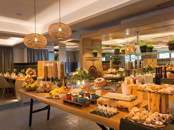 Frühstück mit 136 verschiedenen Produkten