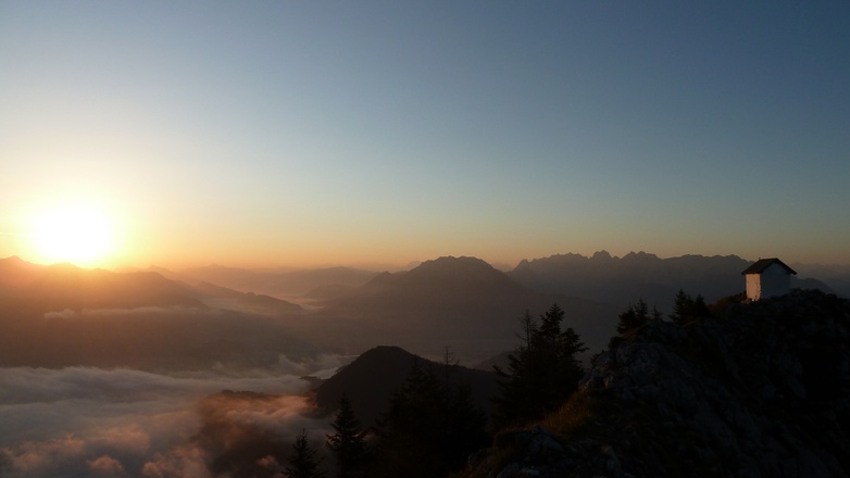 Brünnsteingipfel mit Morgensonne