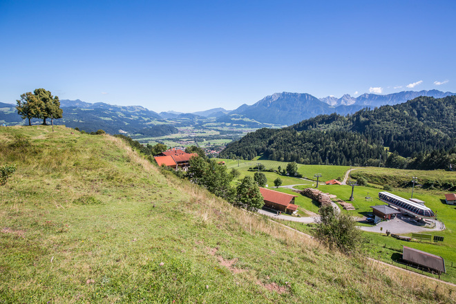 Ausblick vom Gletscherblick auf das Hocheck und die umliegende Bergwelt