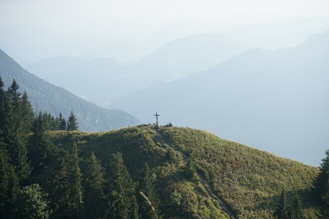 Ausblick von der Wasserwand zum Heuberggipfel hinüber