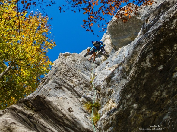athletische Kletterei in der tollen Südverschneidung