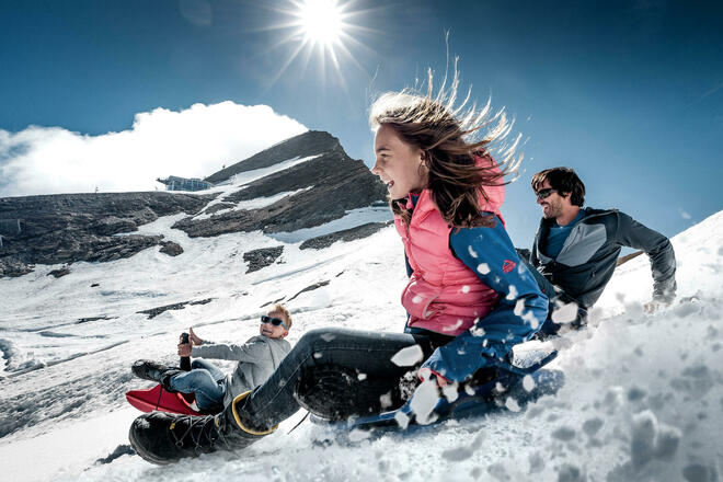 Rutschspass im Sommerschnee