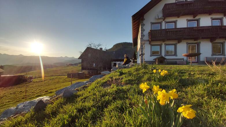 Unser Schweizer Hof mit der traumhaften Bergkulisse