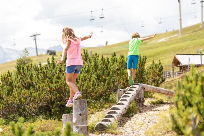 Kinderspielweg Latschenalm an der Bergstation der Isskogelbahn in Gerlos