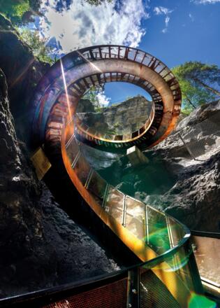 Highlight: imposant angelegte Treppenanlage "Helix"