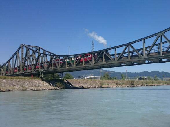 Rheinbähnle über die Wiesenrainbrücke