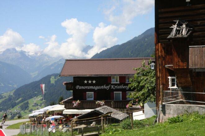 Panoramagasthof Kristberg im Sommer