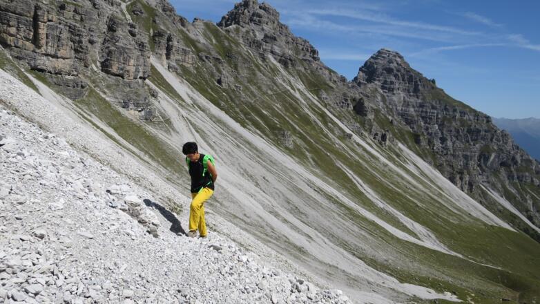 Der Gsallersteig im Rückblick, entlang der Südflanken von Marchreisenspitze (ganz rechts), Malgrubenscharte und Malgrubenspitze.
