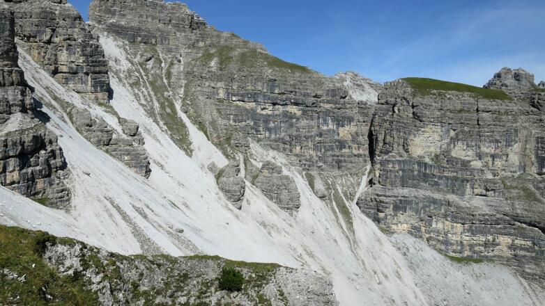 Blick zurück zum Schluchtausgang und weiteren Verlauf des Gsallersteigs.