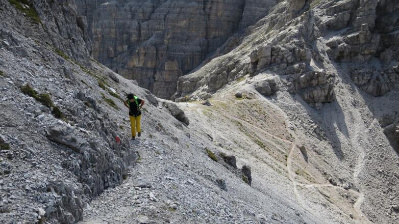 Unten die Alpenklubscharte. Trittsicherheit, ...