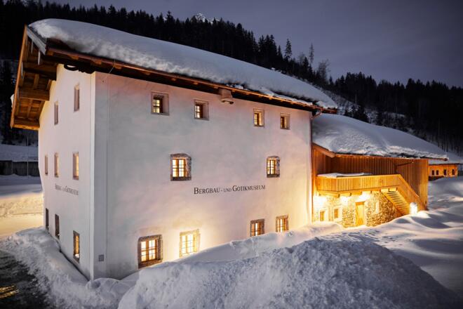 Bergbau- und Gotikmuseum im Winter
