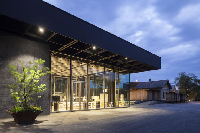 Werkraumhaus Ansicht mit Bahnhof