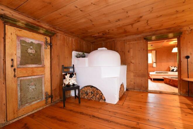 Stube mit Kachelofen