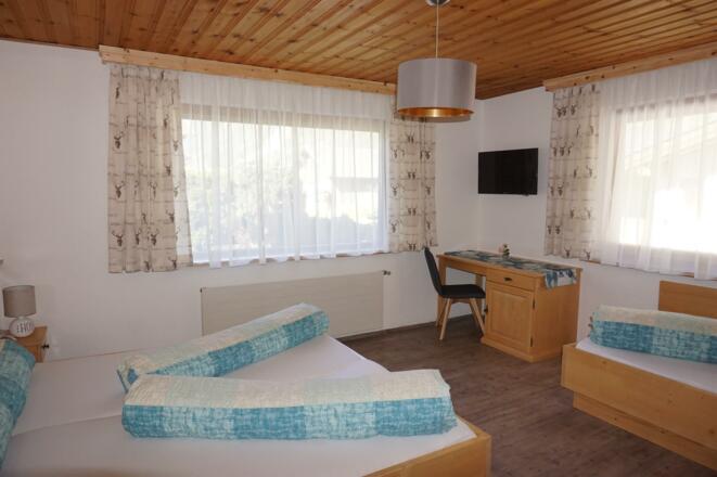 Zimmer Dreibett FW Burgstall (3)