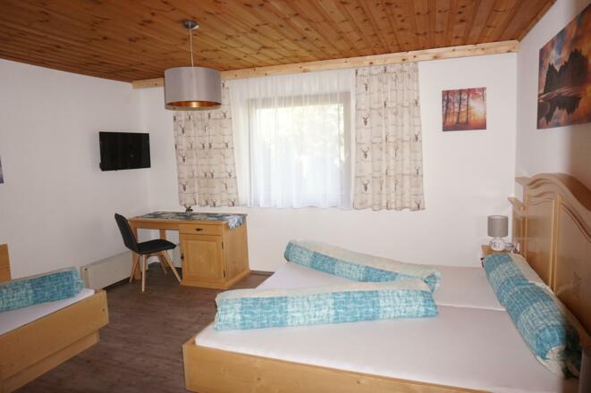 Zimmer - Dreibett FW Burgstall