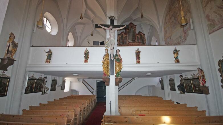 Empore mit Orgel