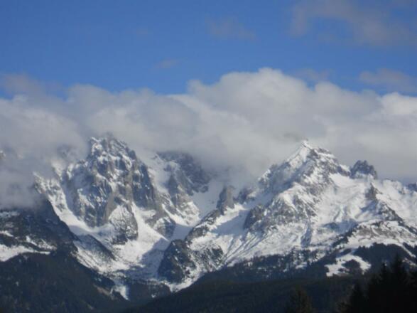 Bewölktes Gosaukammgebirge