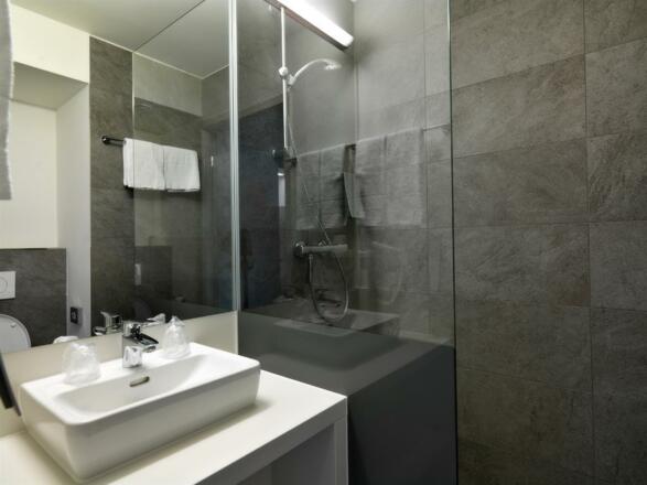 Bad Waschtisch hwest hotel hall