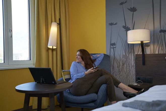 Zimmer_im_Hwest_Hotel_Hall_in_Tirol_bei_Innsbruck