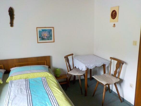 Schlafzimmer 2