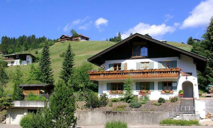Haus im Sommer