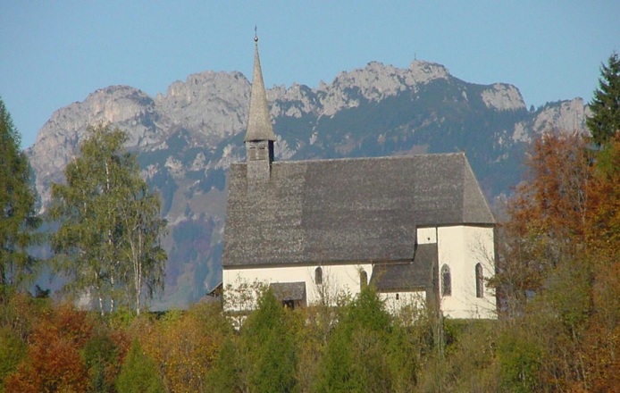 Streichenkirche mit Kampenwand