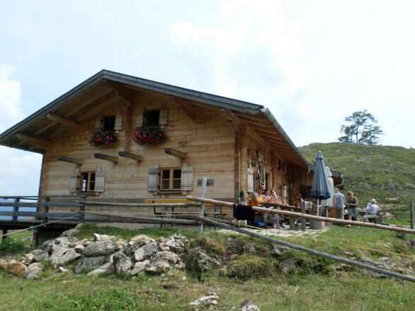 brotzeit auf der stoibenmöseralm