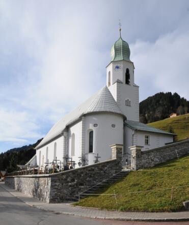 Fontanella, Katholische Pfarrkirche Heiliger Sebastian mit Friedhof 2