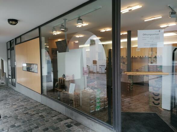 Vitrine 2
