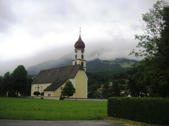 Ludesch, Katholische Pfarrkirche Heilgier Sebastian mit Friedhof