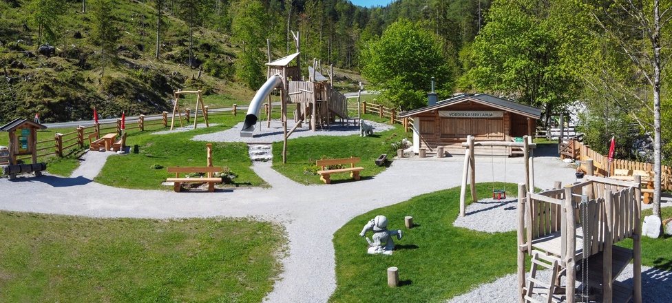 Erlebnisweg Steinzeit mit Spielstationen