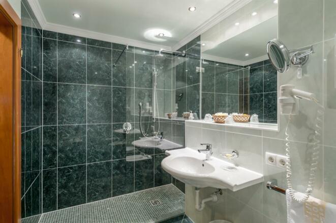 Badezimmer Doppelzimmer Superior / Suite Tirol