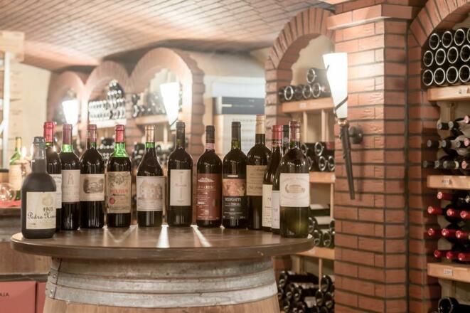Rotweine im Rotweinkeller