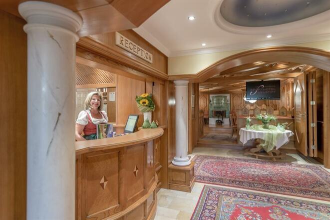 Eingang  & Rezeption