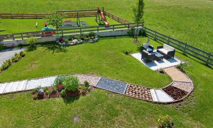 Wellnessgarten und Spielplatz