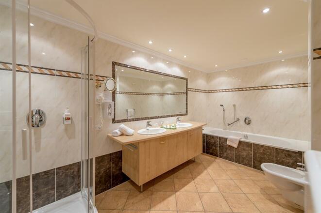 Badezimmer Suite Tirol