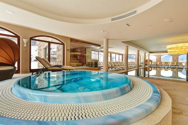 Alpeiner Nature Resort-Whirlpool Innen.jpg