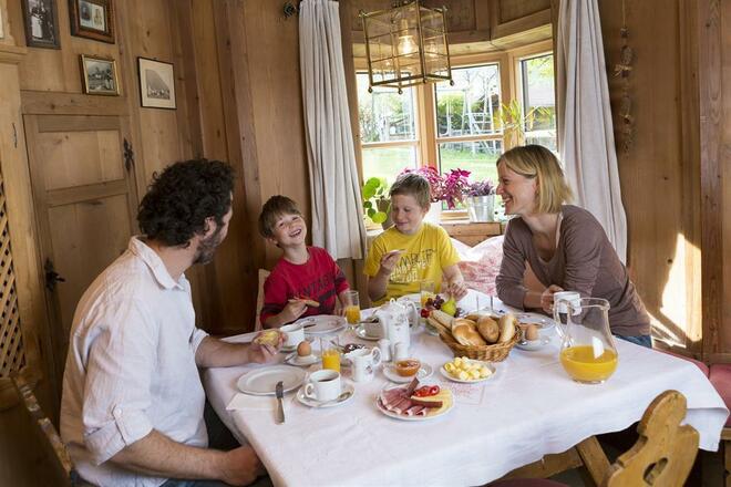 Frühstück mit der ganzen Familie