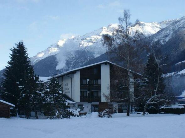 Hausansicht Winter vorne