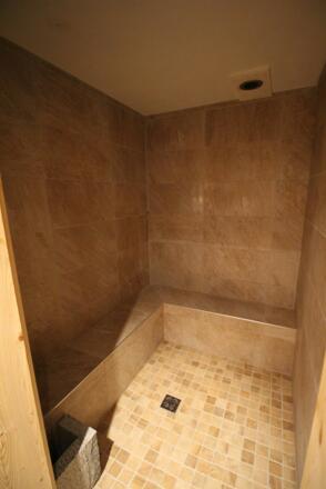 Wellnessbereich / Dampfsauna