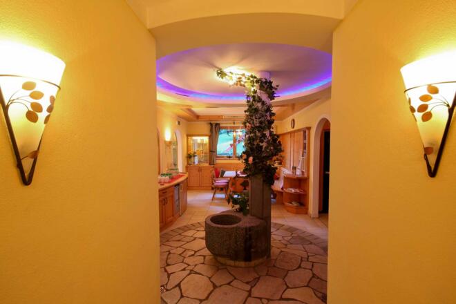 Wellnessoase Felsenbrunnen mit Quellwasser