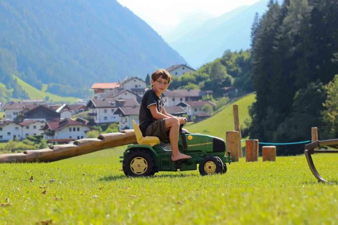 Abenteuerspielplatz für Kinder - TRAKTOR