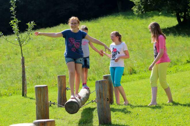 Abenteuerspielplatz für Kinder - BALANCIERGERÄTE