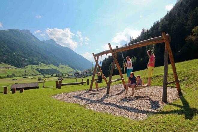 Abenteuerspielplatz für Kinder - MEGASCHAUKEL