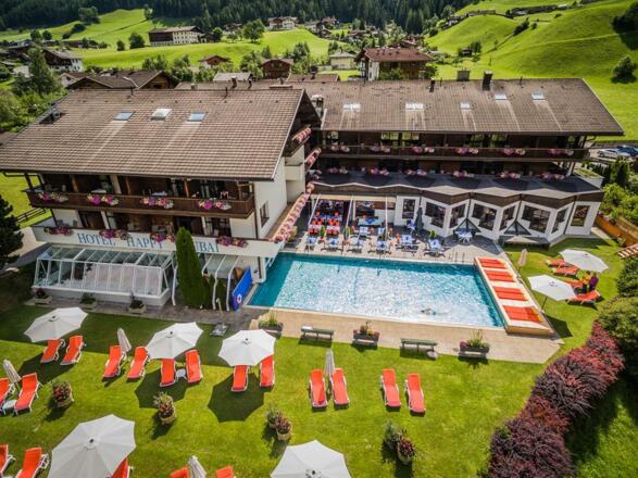 Happy_Stubai_Hotel_Hostel_Neustift_Aussenansicht