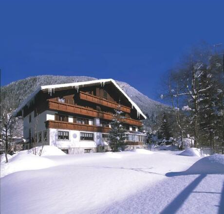 Hausansicht_-_Winter